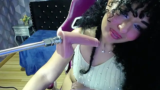 Snapshot of Sofiacowperx chatting on 02.11.25 Sofiacowperx online show from 02.11.25