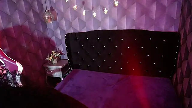 Snapshot of Sofiacowperx chatting on 02.12.25 Sofiacowperx online show from 02.12.25