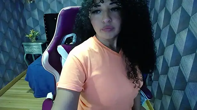 Snapshot of Sofiacowperx chatting on 02.13.25 Sofiacowperx online show from 02.13.25