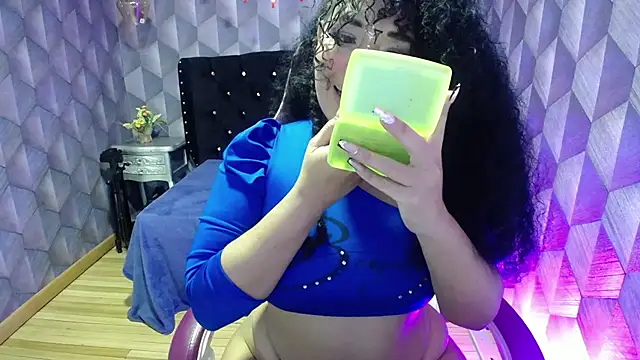 Snapshot of Sofiacowperx chatting on 02.15.25 Sofiacowperx online show from 02.15.25