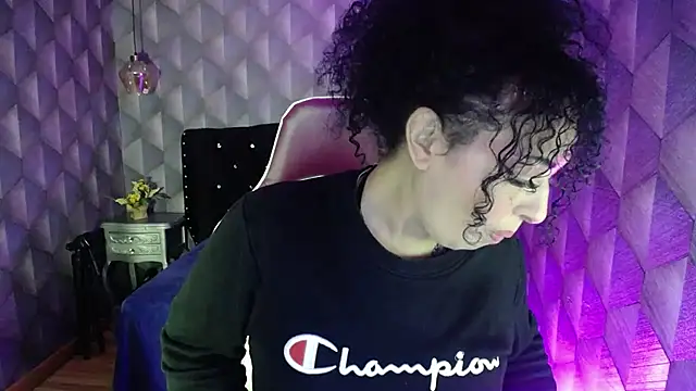 Snapshot of Sofiacowperx chatting on 02.18.25 Sofiacowperx online show from 02.18.25