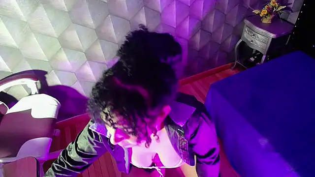 Snapshot of Sofiacowperx chatting on 02.19.25 Sofiacowperx online show from 02.19.25