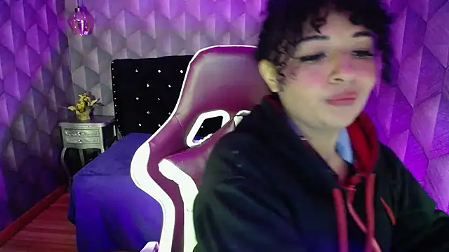 Snapshot of Sofiacowperx chatting on 02.19.25 Sofiacowperx online show from 02.19.25