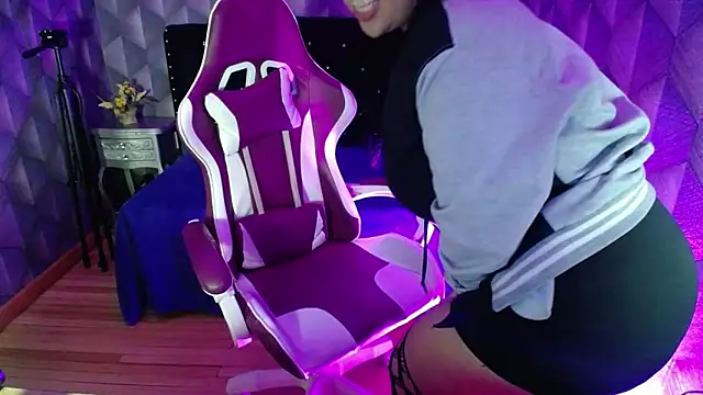 Snapshot of Sofiacowperx chatting on 02.20.25 Sofiacowperx online show from 02.20.25