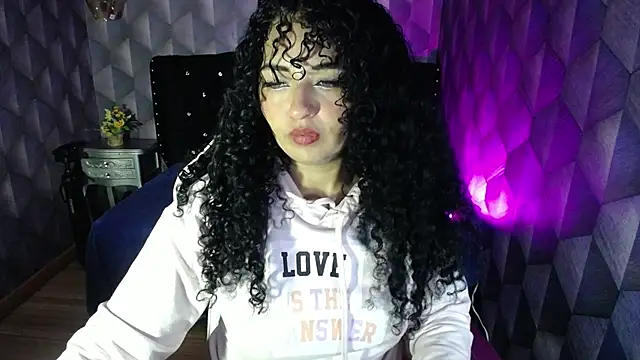 Snapshot of Sofiacowperx chatting on 02.24.25 Sofiacowperx online show from 02.24.25