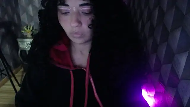 Snapshot of Sofiacowperx chatting on 02.25.25 Sofiacowperx online show from 02.25.25