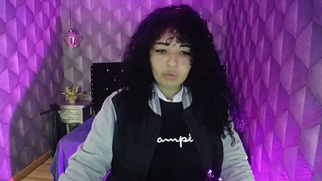 Snapshot of Sofiacowperx chatting on 02.28.25 Sofiacowperx online show from 02.28.25