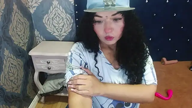 Snapshot of Sofiacowperx chatting on 10.14.25 Sofiacowperx online show from 10.14.25