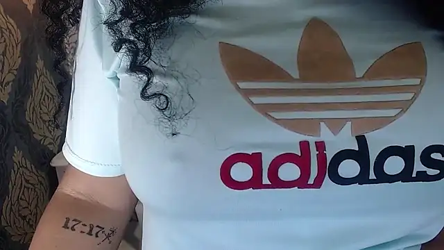 Snapshot of Sofiacowperx chatting on 10.21.25 Sofiacowperx online show from 10.21.25