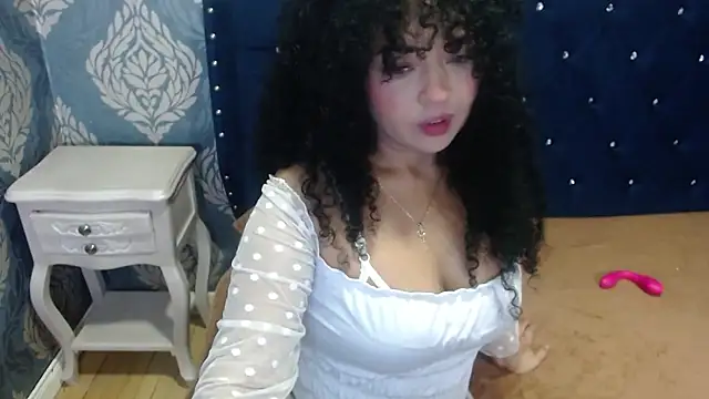 Snapshot of Sofiacowperx chatting on 10.24.25 Sofiacowperx online show from 10.24.25