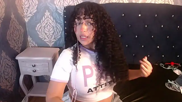 Snapshot of Sofiacowperx chatting on 11.17.25 Sofiacowperx online show from 11.17.25