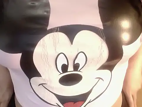 Snapshot of Sofiacowperx chatting on 11.20.25 Sofiacowperx online show from 11.20.25