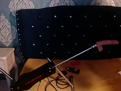 Snapshot of Sofiacowperx chatting on 11.25.25 Sofiacowperx online show from 11.25.25