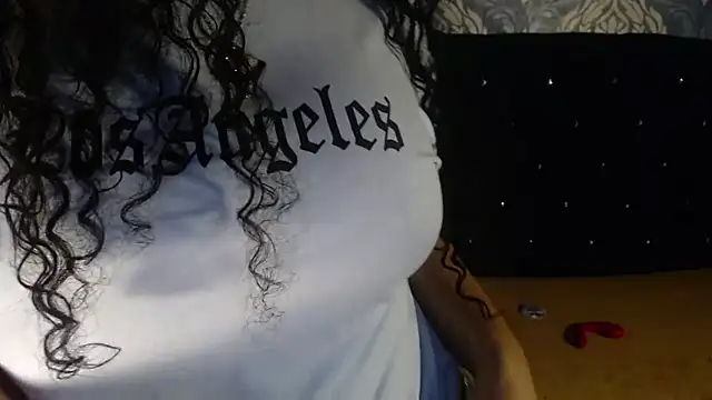 Snapshot of Sofiacowperx chatting on 11.27.25 Sofiacowperx online show from 11.27.25