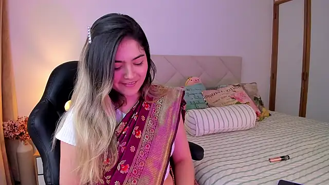 Snapshot of Lau_Bee chatting on 12.06.24 Lau Bee online show from 12.06.24