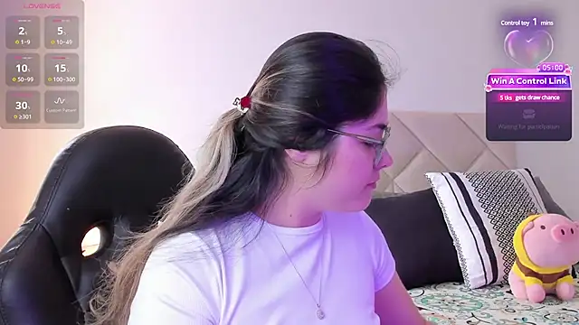 Snapshot of Lau_Bee chatting on 01.16.25 Lau Bee online show from 01.16.25