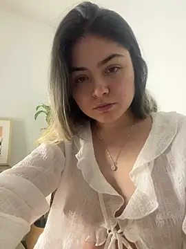 Snapshot of Lau_Bee chatting on 01.17.25 Lau Bee online show from 01.17.25