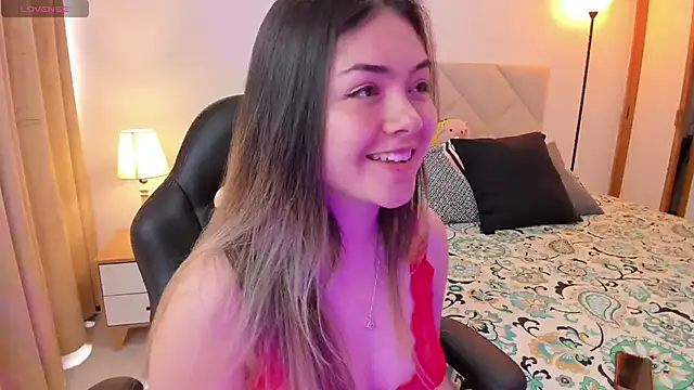 Snapshot of Lau_Bee chatting on 03.13.25 Lau Bee online show from 03.13.25