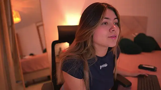 Lau Bee online show from 04.08.26