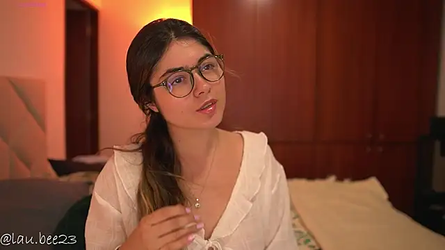 Lau Bee online show from 07.18.26