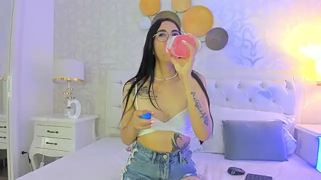 Snapshot of Clarisse28 chatting on 01.08.25 Clarisse28 online show from 01.08.25