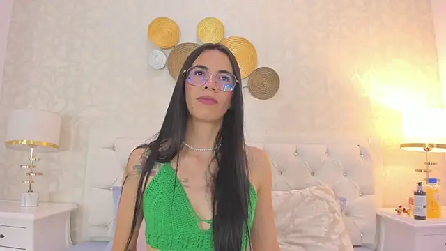 Snapshot of Clarisse28 chatting on 01.22.25 Clarisse28 online show from 01.22.25