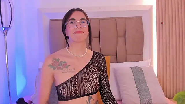 Snapshot of Clarisse28 chatting on 10.12.25 Clarisse28 online show from 10.12.25