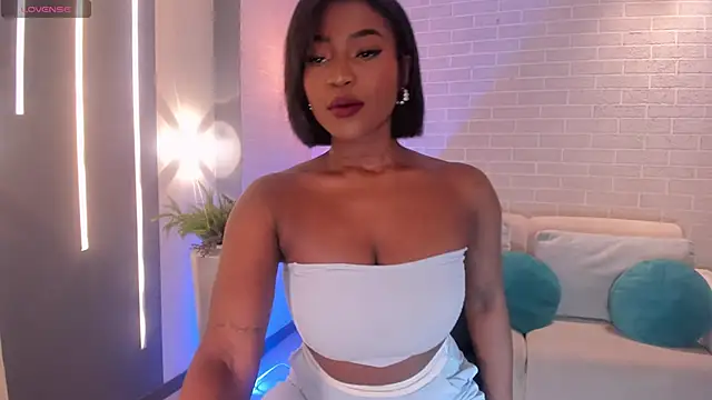 Snapshot of SavannahStorm chatting on 02.16.25 SavannahStorm online show from 02.16.25