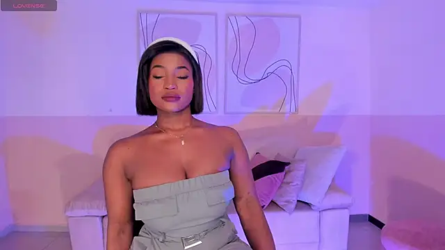 Snapshot of SavannahStorm chatting on 03.02.25 SavannahStorm online show from 03.02.25