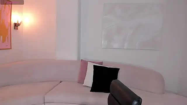 Snapshot of SavannahStorm chatting on 10.19.25 SavannahStorm online show from 10.19.25