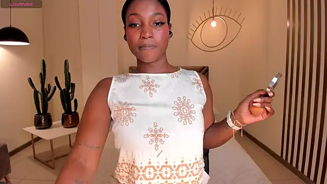 Snapshot of SavannahStorm chatting on 11.16.25 SavannahStorm online show from 11.16.25