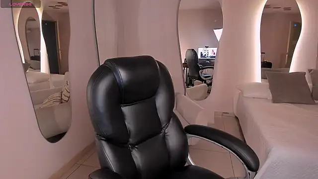 SavannahStorm online show from 04.23.26