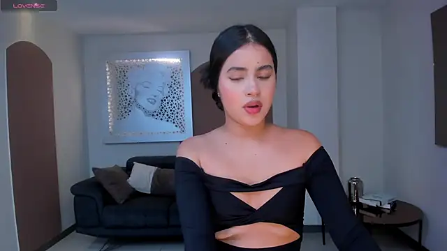 IsabellaHill  online show from 12.24.24