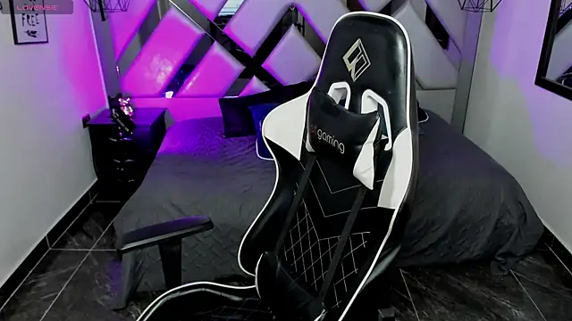 Nahomi-Hill online show from 01.30.25