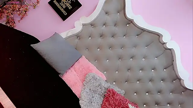 Sophia-Isabella online show from 02.10.25