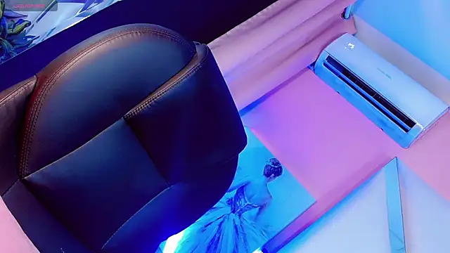 Sophia-Isabella online show from 03.18.25