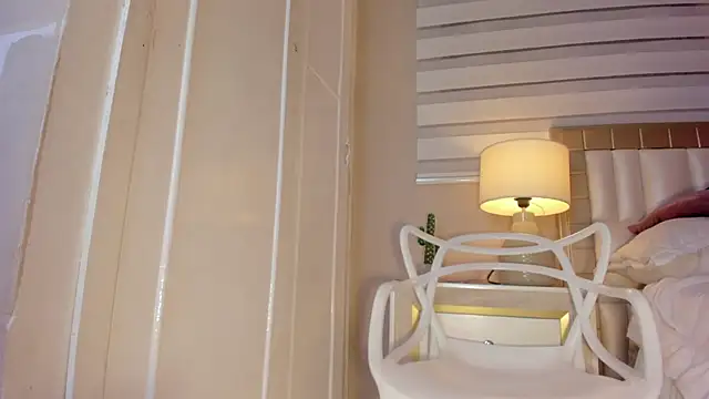 Snapshot of zoe_sky_ chatting on 02.11.25 zoe sky online show from 02.11.25