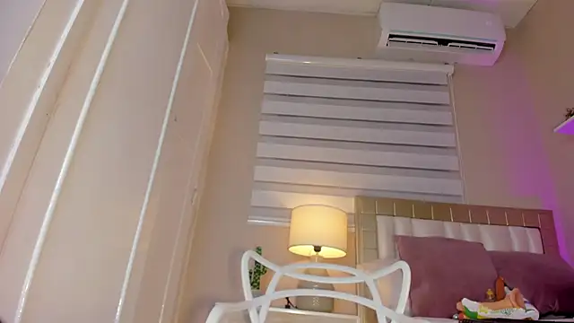 Snapshot of zoe_sky_ chatting on 03.06.25 zoe sky online show from 03.06.25