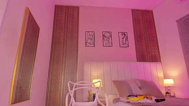 Snapshot of zoe_sky_ chatting on 11.04.25 zoe sky online show from 11.04.25