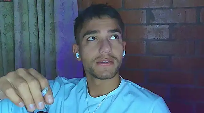 Snapshot of Leandro_valenzuela chatting on 02.05.25 Leandro valenzuela online show from 02.05.25