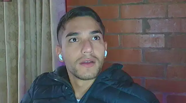 Snapshot of Leandro_valenzuela chatting on 02.05.25 Leandro valenzuela online show from 02.05.25