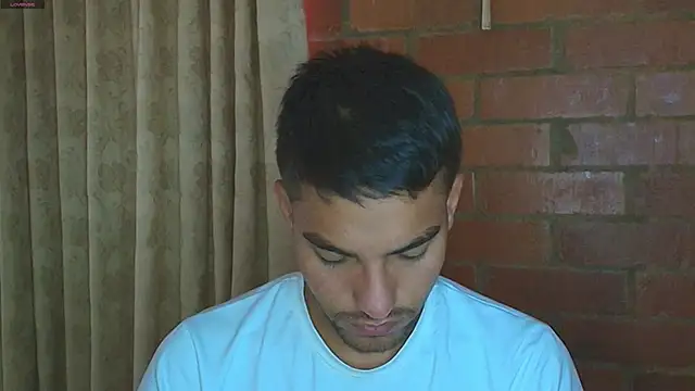 Snapshot of Leandro_valenzuela chatting on 02.05.25 Leandro valenzuela online show from 02.05.25