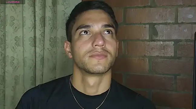 Snapshot of Leandro_valenzuela chatting on 02.13.25 Leandro valenzuela online show from 02.13.25