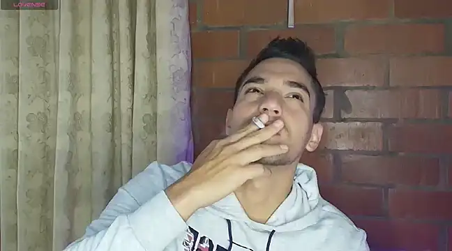 Snapshot of Leandro_valenzuela chatting on 02.13.25 Leandro valenzuela online show from 02.13.25