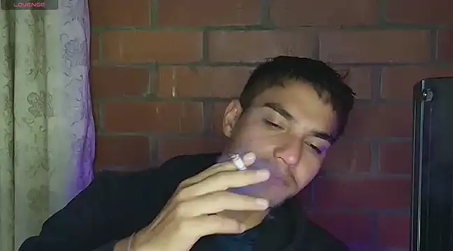 Snapshot of Leandro_valenzuela chatting on 02.14.25 Leandro valenzuela online show from 02.14.25