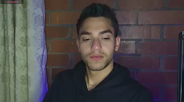 Snapshot of Leandro_valenzuela chatting on 02.14.25 Leandro valenzuela online show from 02.14.25