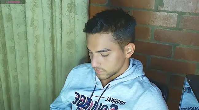 Snapshot of Leandro_valenzuela chatting on 02.16.25 Leandro valenzuela online show from 02.16.25