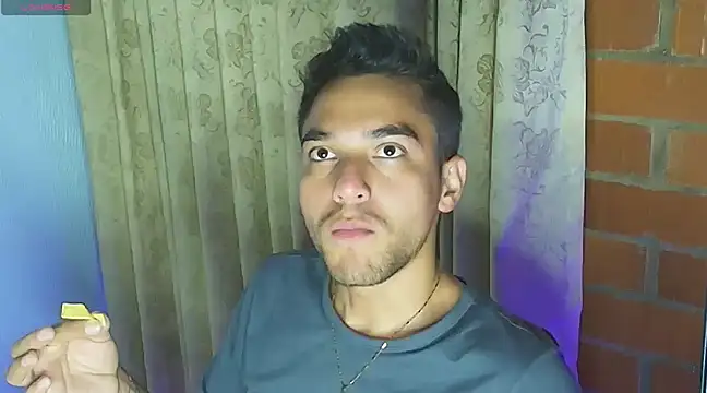 Snapshot of Leandro_valenzuela chatting on 02.19.25 Leandro valenzuela online show from 02.19.25