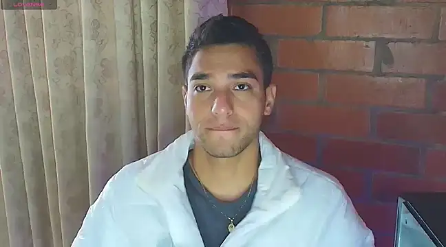 Snapshot of Leandro_valenzuela chatting on 02.19.25 Leandro valenzuela online show from 02.19.25