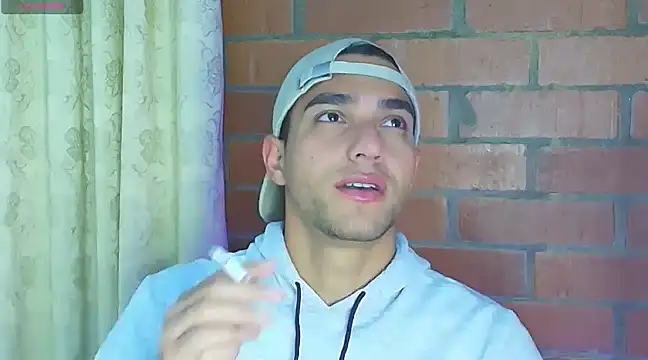 Snapshot of Leandro_valenzuela chatting on 02.20.25 Leandro valenzuela online show from 02.20.25